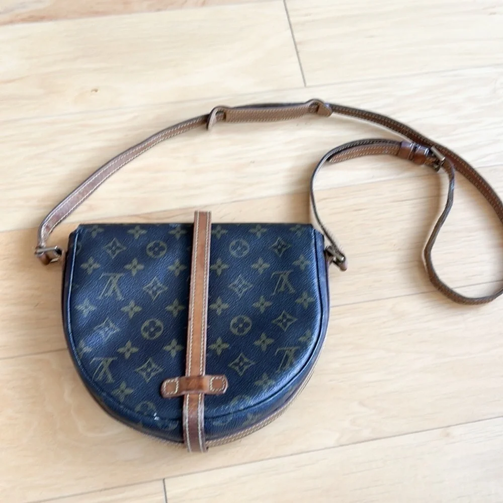 Louis Vuitton vintage chantilly cross body